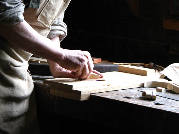Nuestro equipo de profesionales cuenta  con muchos años de contrastada <strong>experiencia</strong> en el sector de la <strong>carpintería de madera en Santa Llogaia d'Àlguema</strong>.
